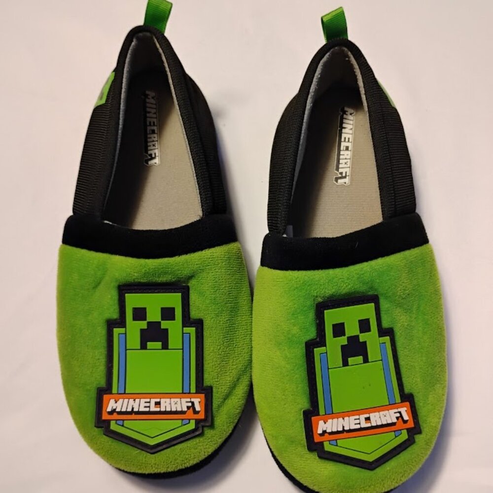 💚 Minecraft Creeper Slippers – Kids Size 7 – Green Plush Indoor Shoes